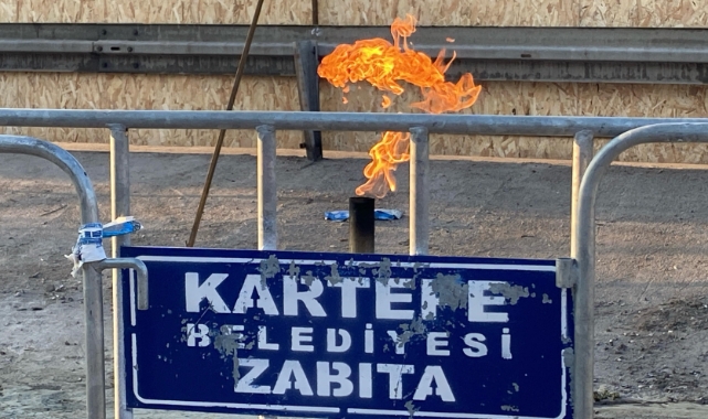 Yer altından çıkan gaz 3 gündür yanıyor