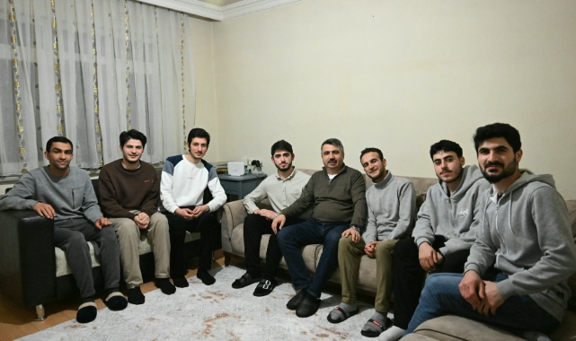 Yıldırım Belediye Başkanı Yılmaz sahuru gençlerle yaptı