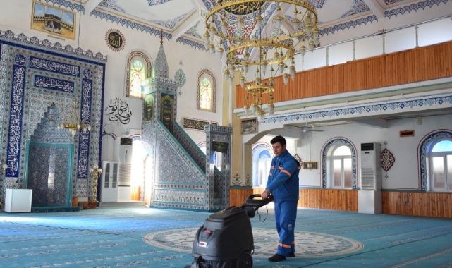 Yıldırım'daki camilerde Ramazan temizliği