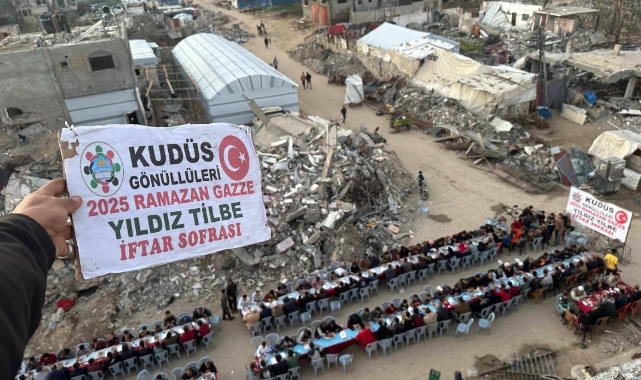 Yıldız Tilbe Gazze'de 4 bin kişiye iftar verdi