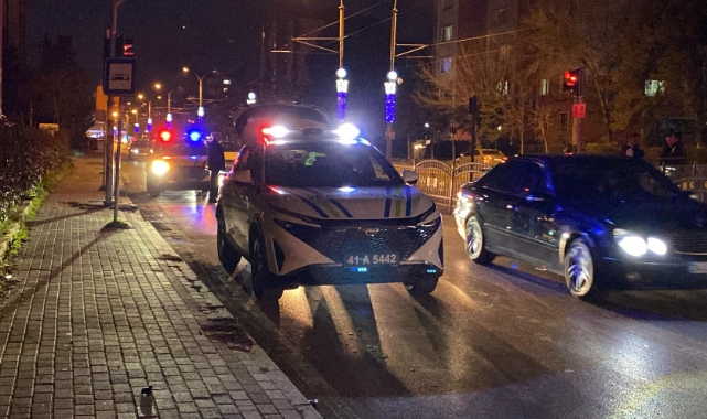 Yolun karşısına geçerken otomobilin çarptığı yaşlı adam ağır yaralandı
