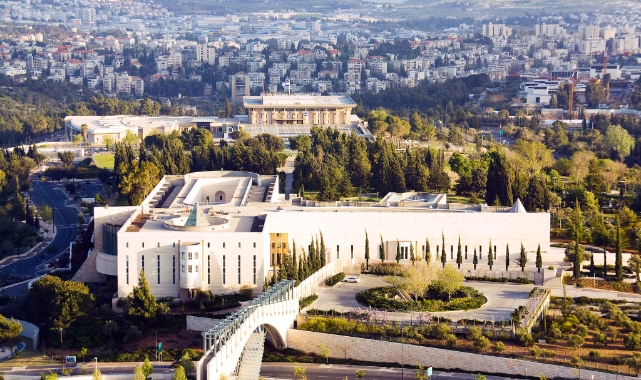 Yüksek Mahkeme Netanyahu'nun Şin Bet kararını dondurdu