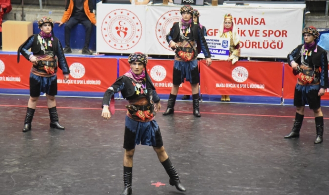 Yunusemre Belediyespordan halk oyunlarında üç kupa üç şampiyonluk