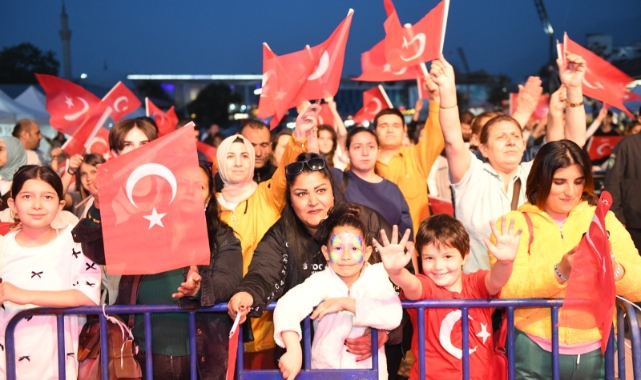23 Nisan kutlamaları Ecem Boyacı konseri ile taçlandı