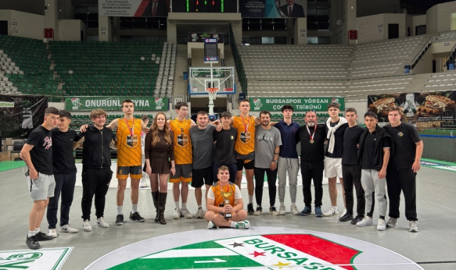 3x3 basketbolda Bursa şampiyonu Eğitim Kalesi!