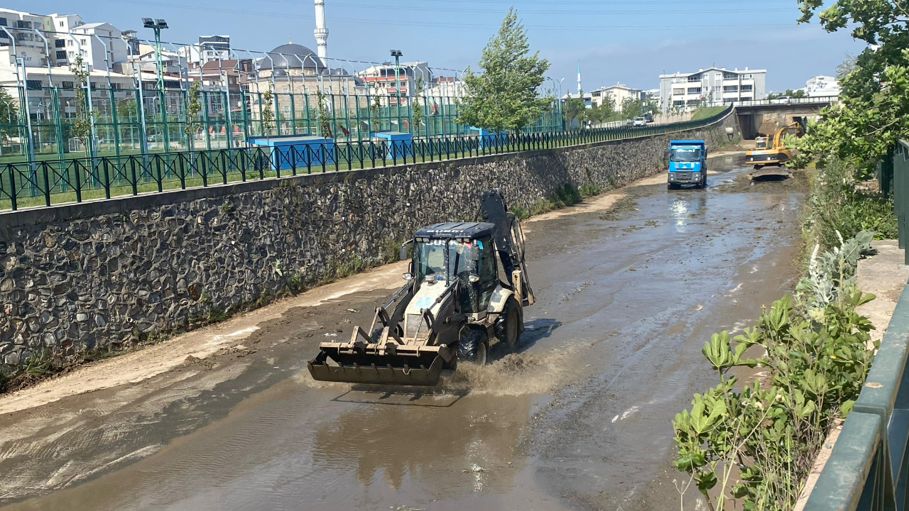 Bursa Büyükşehir’den Mandıras Deresi’nde yaz temizliği
