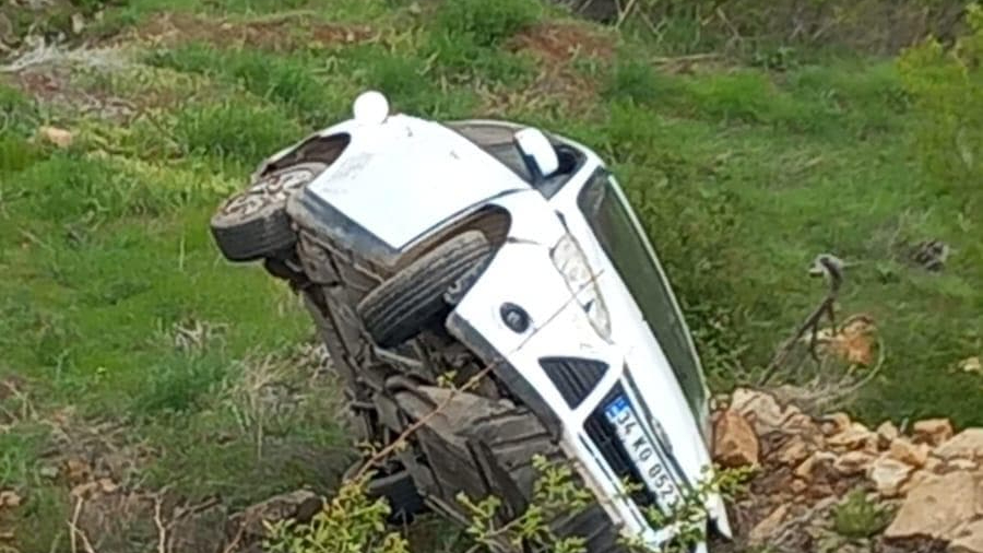 Elazığ’da otomobil yan yattı! 1 yaralı