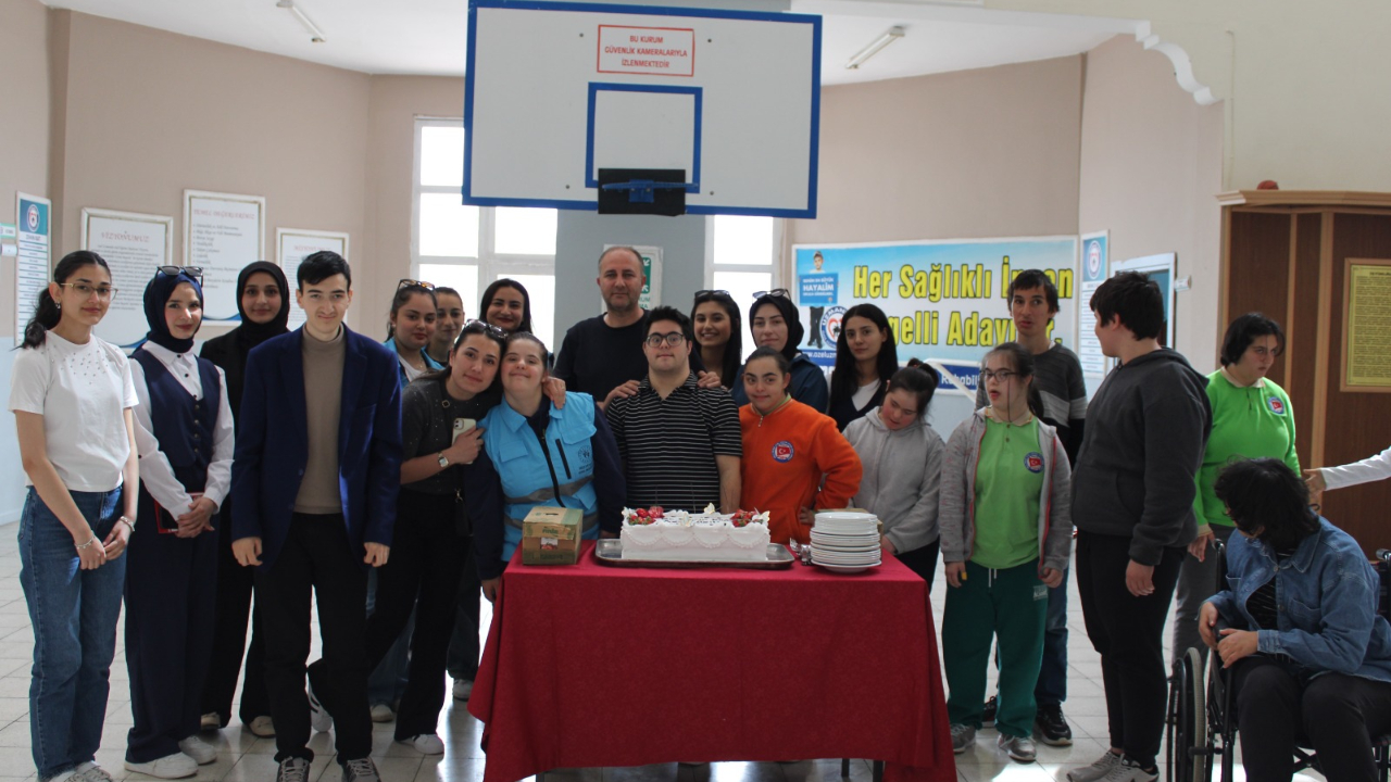 Öğrencilerden rehabilitasyon merkezine ziyaret
