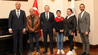 Vali Polat, şampiyonu makamında ağırladı