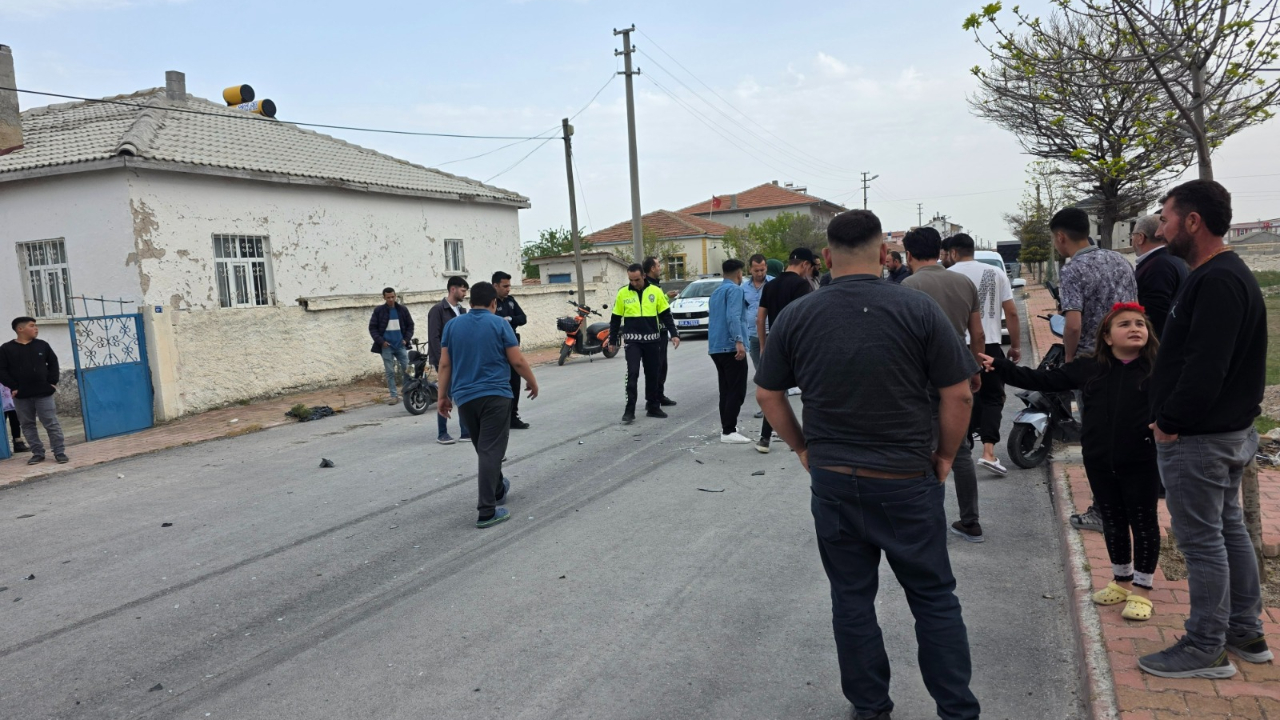Aksaray'da otomobille çarpışan elektrikli motosiklet sürücüsünün gözü çıktı