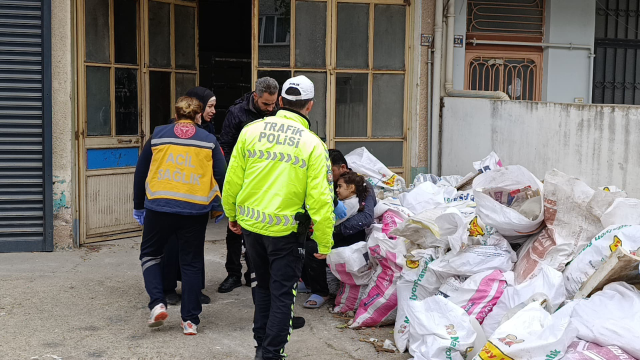 Bursa'da 1. kattan düşen 4 yaşındaki çocuğu çuvallar korudu