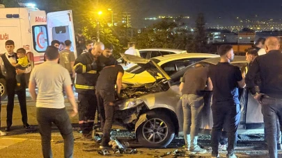 Batman'da iki otomobil çarpıştı! 4 yaralı