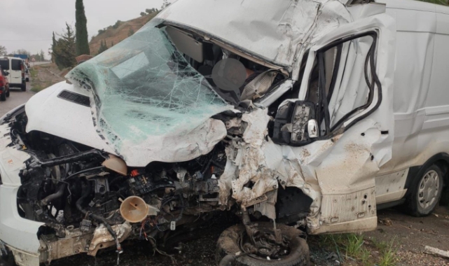 Adıyaman'da kamyon ile minibüs çarpıştı! 1 ölü