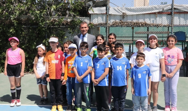 Adıyaman’da minik raketler kortta ter döktü