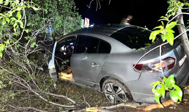 Adıyaman’da otomobil şarampole yuvarlandı: 2 yaralı