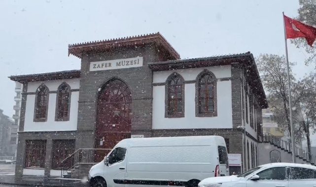 Afyonkarahisar’da kar yağışı etkisini kaybetti