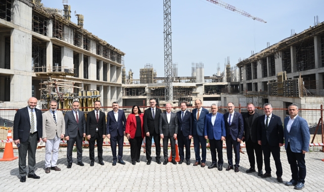 AK Parti İl Başkanı Gürkan ve 6 milletvekilinden BTÜ çıkarması