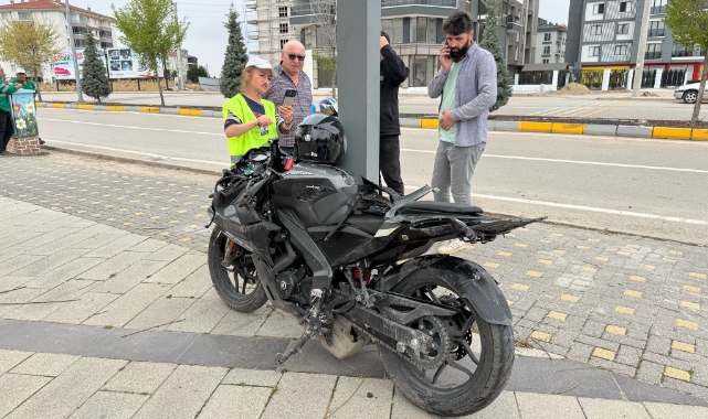 Aksaray’da kaldırıma çarpan motosikletin sürücüsü ağır yaralandı