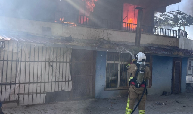 Hatay’da ev yangını! 4 kişi dumandan etkilendi