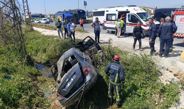Antalya’da feci kaza! Ters dönen araçtan sağ kurtuldular