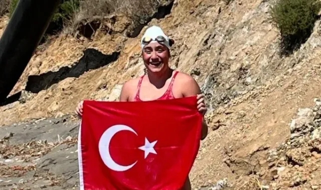 Aysu Türkoğlu Kaiwi Kanalı’nı başarıyla geçti