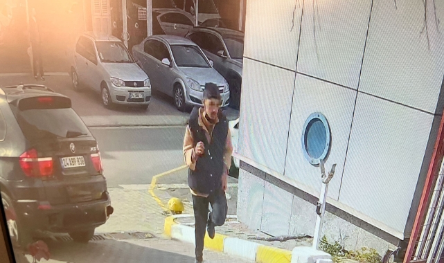 Bağcılar’da oto galeriye el bombalı saldırı