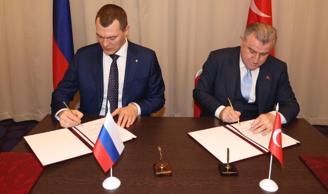 Bakan Bak Rus mevkidaşı ile bir araya geldi