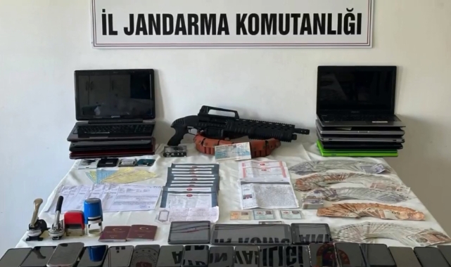 Bakan Yerlikaya duyurdu! 8 ilde organize suç örgütüne operasyon