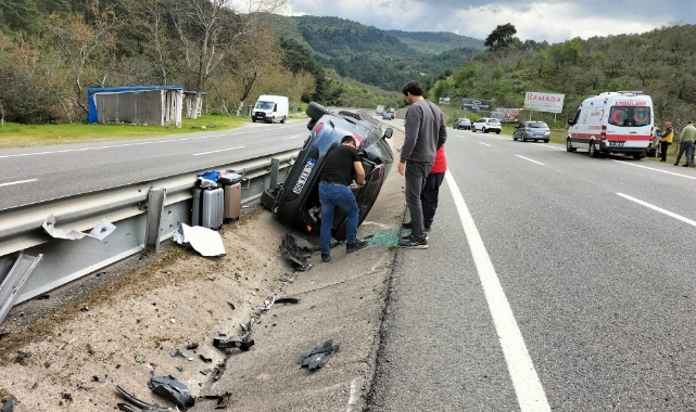 Balıkesir’de kontrolden çıkan otomobil takla attı! 2 yaralı