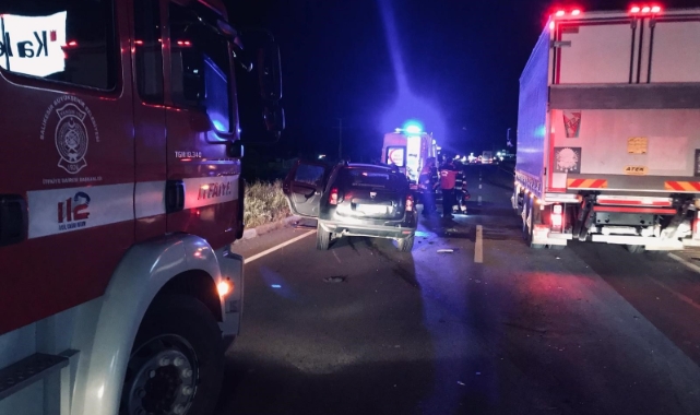 Balıkesir’de otomobil traktöre çarptı! 1 ölü, 2 yaralı