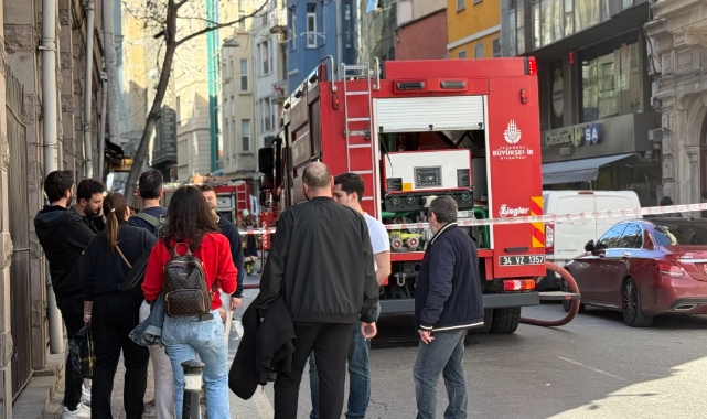 Beyoğlu'nda iş merkezinde yangın çıktı!