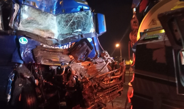 Bilecik'te öğrenci taşıyan otobüse tır çarptı! 18 yaralı