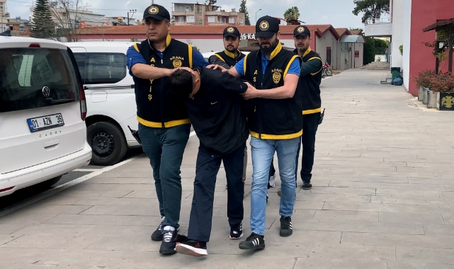 Borcunu ödemediği iddiasıyla hırdavatçının dükkanını benzin döküp, ateşe verdiler
