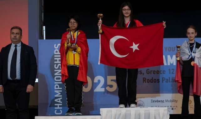 Bursa Büyükşehir Belediyesporlu Arya Aydoğan Dünya Şampiyonu oldu