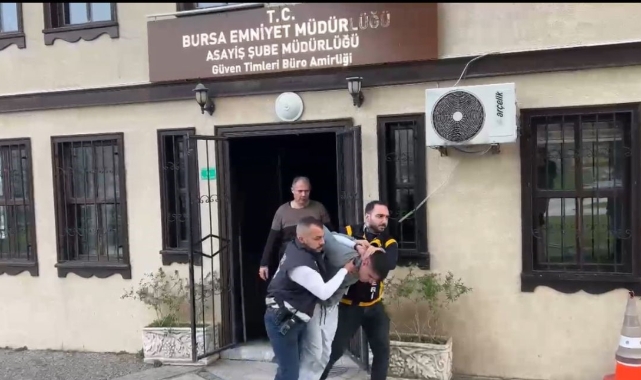 Bursa'da aranması olan şahıs tatil dönüşü sürprizle karşılandı!