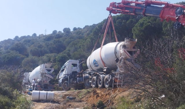 Bursa'da beton mikseri yan yattı! Sürücü ağır yaralandı