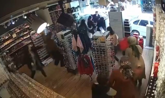 Bursa'da deprem anı kameralara saniye saniye yansıdı