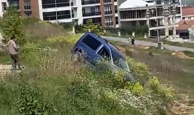 Bursa'da el freni çekilmeyen araç şarampole uçtu