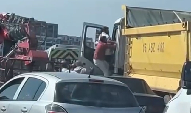 Bursa'da kamyon tepesinde kavga!