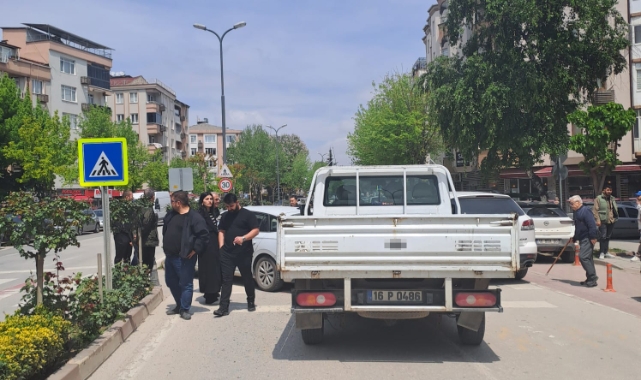 Bursa'da kamyonet ile otomobil çarpıştı! 3 yaralı