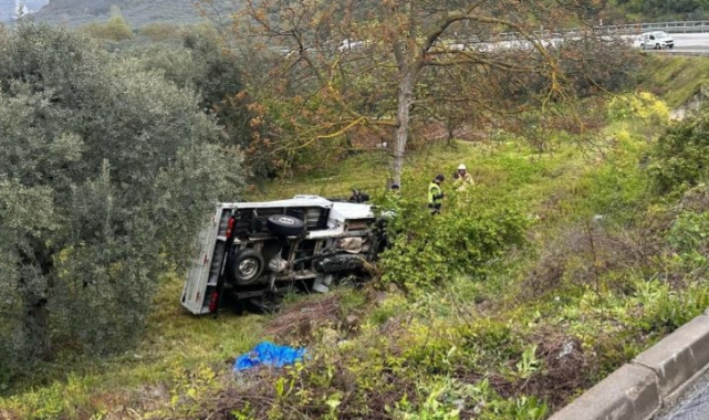 Bursa'da kamyonet şarampole yuvarlandı! 2 yaralı