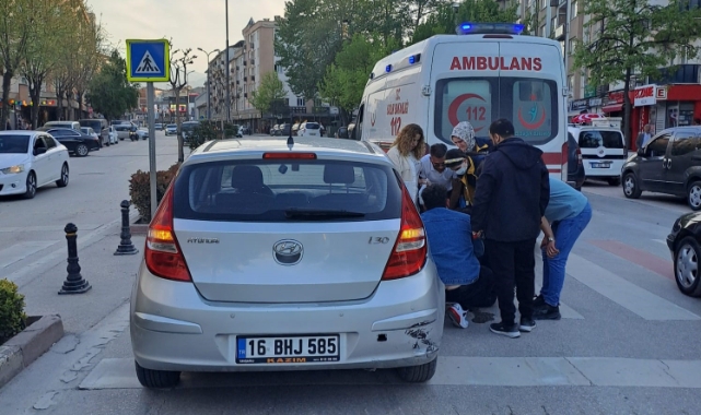 Bursa'da kontrolden çıkan motosiklet araca çarptı