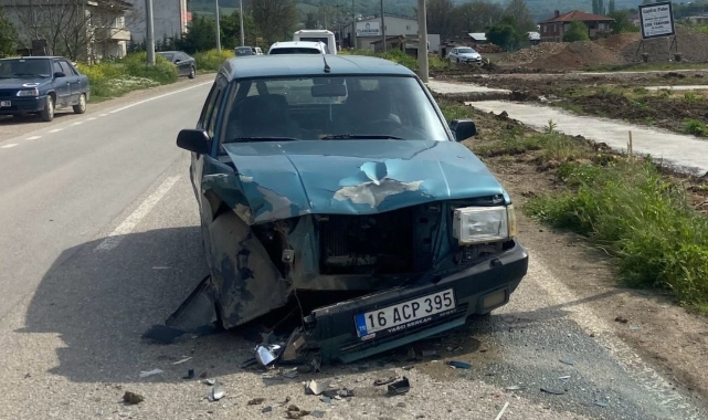 Bursa'da korkutan kaza! Traktör ile otomobil çarpıştı