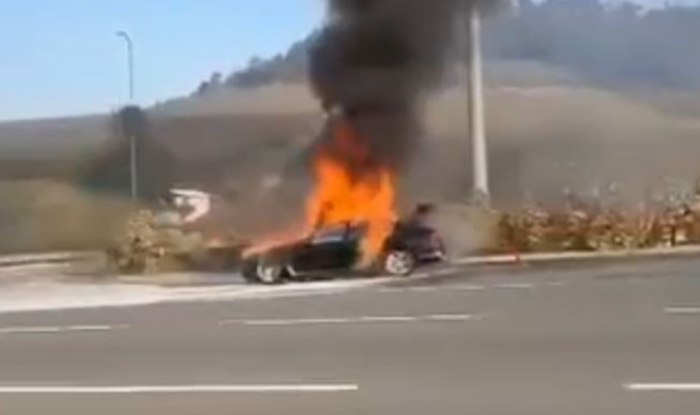 Bursa'da otomobil alevlere teslim oldu