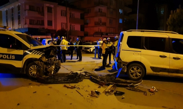 Bursa'da polis aracının da karıştığı zincirleme kaza! 2 polis yaralı