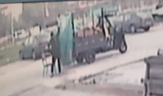 Bursa'da rahat tavırlarla hırsızlık kameraya yansıdı!