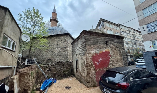 Bursa'da Şeker Hoca Camii ve türbesi çevre düzenlemesi bekliyor
