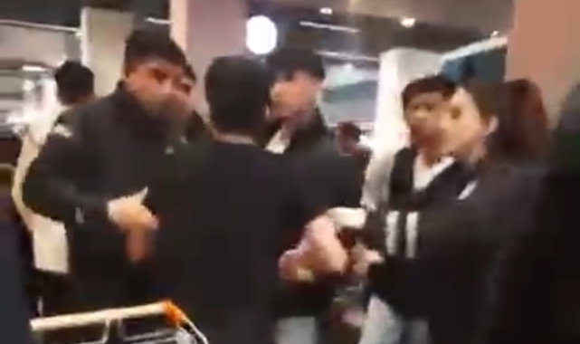 Bursa'da Sur Yapı Marka AVM'de müşteriler ile çalışanlar arasında kavga!
