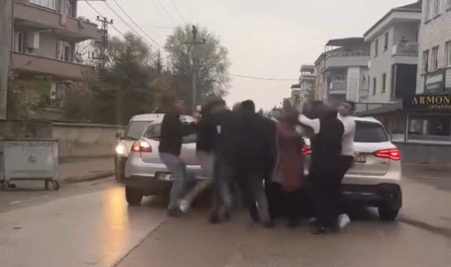 Bursa'da sürücüler arasında "yol verme" kavgası!