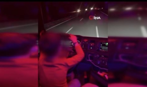 Bursa'da tır kullanan küçük çocuk yürekleri ağza getirdi